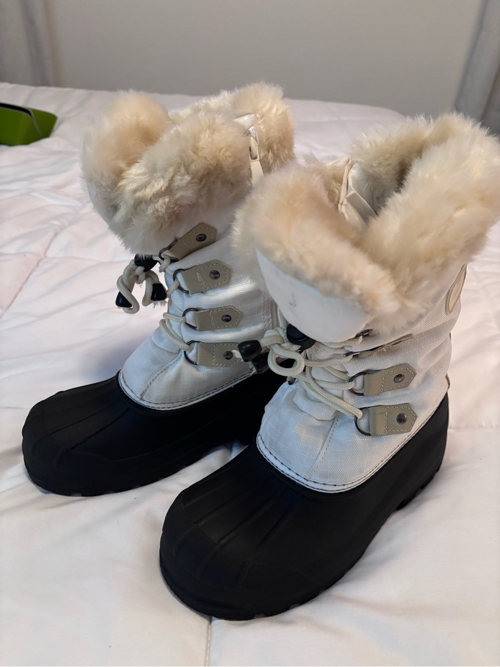 Dream Pairs Cream and Black Faux-Fur Winter Boots